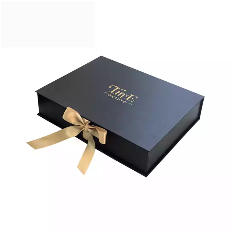 romantische geschenkpapierbox mit schleife