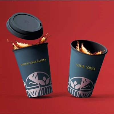 Doppelwandige Kaffeetasse aus Papier in loser Schüttung